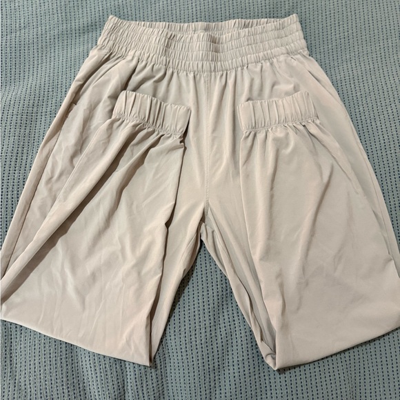 Vuori Villa Joggers - Picture 3 of 5